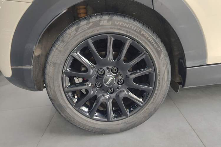 Used MINI 2016 1.2T ONE Pioneer Edition Five-Door Version Right Rear Wheel Hub