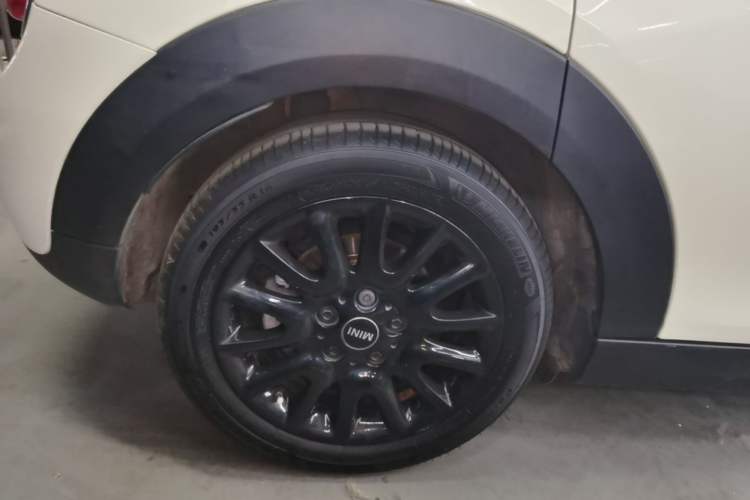Used MINI 2016 1.5T COOPER Five-Door Edition Right Rear Wheel Hub