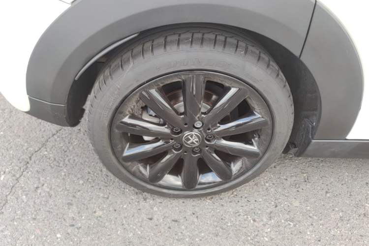 Used MINI 2016 2.0T COOPER S Pioneer Edition Five-Door Model Right Rear Wheel Hub