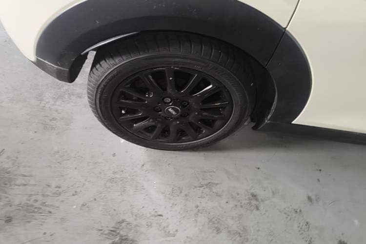 Used MINI 2016 1.5T COOPER Five-Door Edition Right Rear Wheel Hub