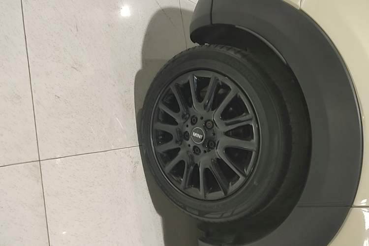 Used MINI 2016 1.5T COOPER Five-Door Edition Right Rear Wheel Hub