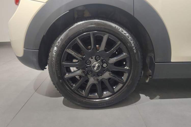 Used MINI 2016 1.5T COOPER Five-Door Edition Right Rear Wheel Hub