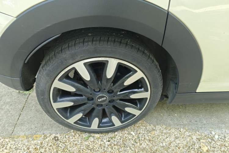 Used MINI 2016 1.5T COOPER Five-Door Edition Right Rear Wheel Hub