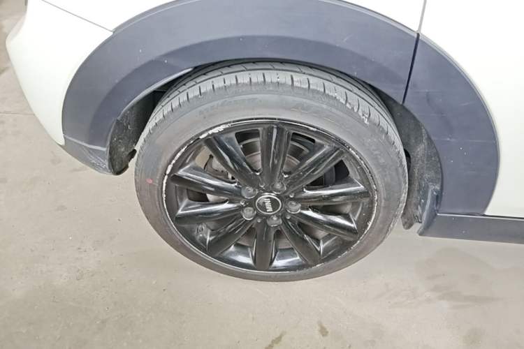 Used MINI 2016 1.5T COOPER Pioneer Edition Five-Door Model Right Rear Wheel Hub