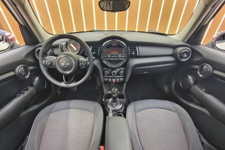 Used MINI 2016 1.5T COOPER Five-Door Edition Roof