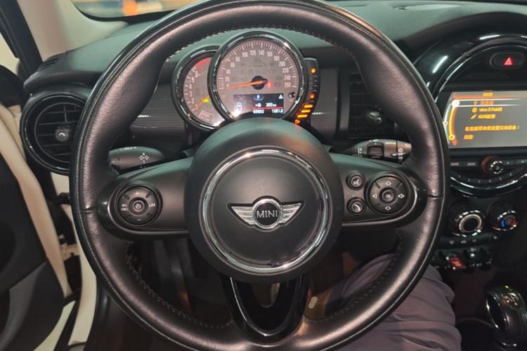 Used MINI 2016 1.5T COOPER Five-Door Edition Steering Wheel