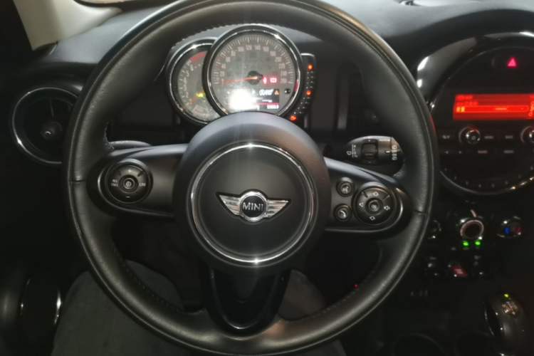 Used MINI 2016 1.2T ONE Pioneer Edition Five-Door Version Steering Wheel