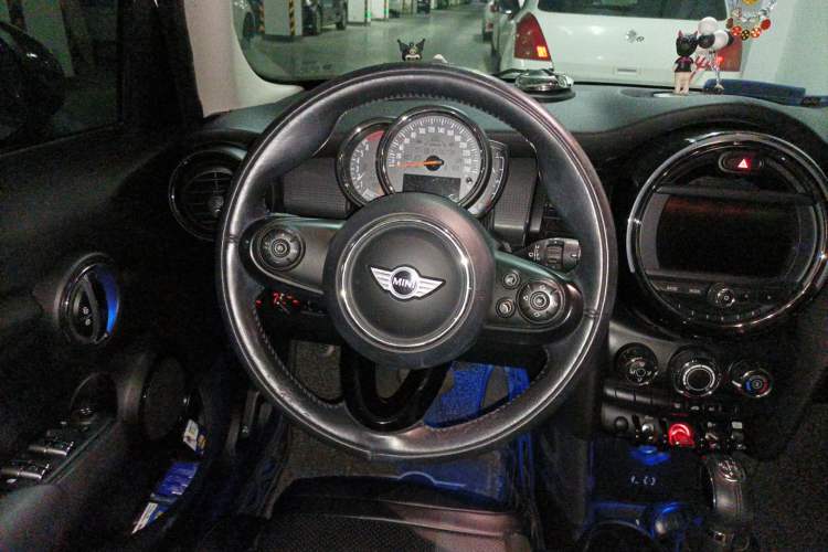 Used MINI 2016 1.5T COOPER Five-Door Edition Steering Wheel