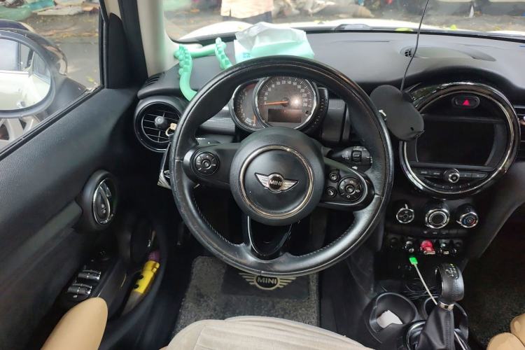 Used MINI 2016 1.5T COOPER Five-Door Edition Steering Wheel