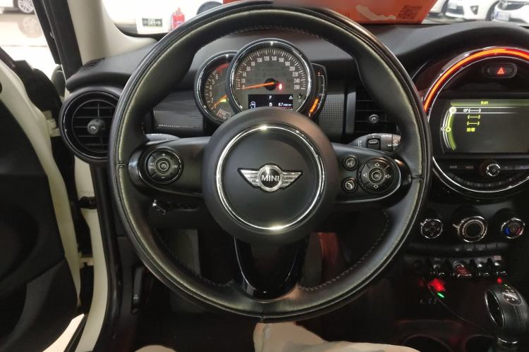 Used MINI 2016 1.5T COOPER Five-Door Edition Steering Wheel