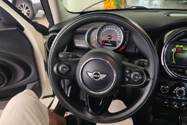 Used MINI 2016 1.5T COOPER Five-Door Edition Steering Wheel