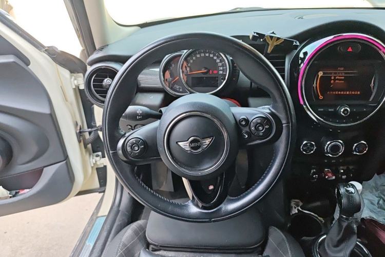 Used MINI 2016 1.5T COOPER Five-Door Edition Steering Wheel