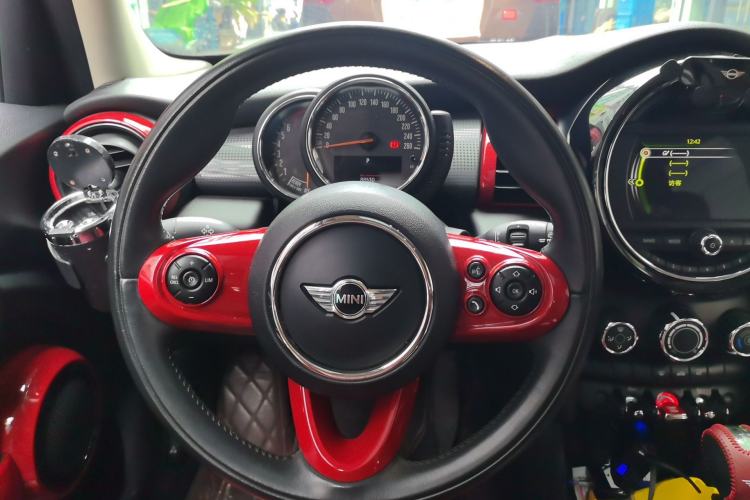 Used MINI 2016 1.5T COOPER Five-Door Edition Steering Wheel