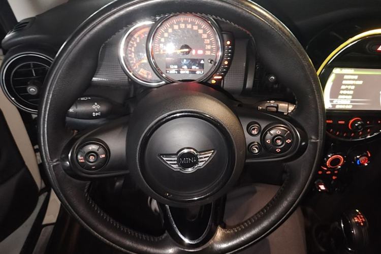 Used MINI 2016 1.5T COOPER Five-Door Edition Steering Wheel