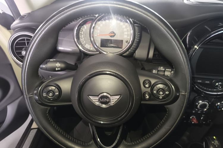 Used MINI 2016 1.5T COOPER Five-Door Edition Steering Wheel