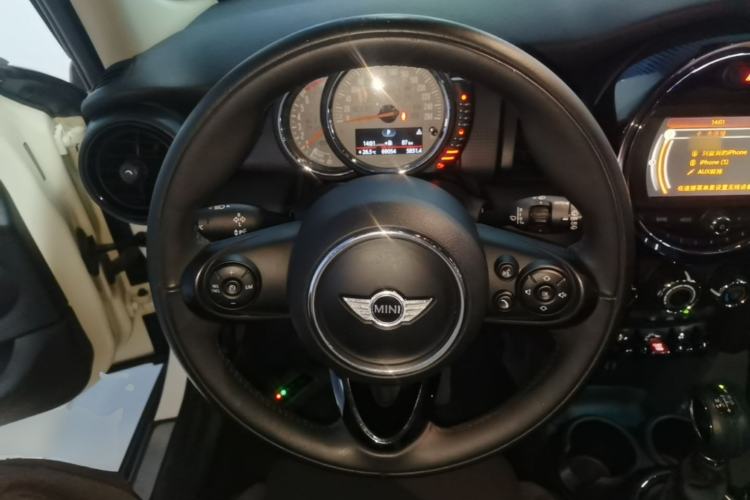Used MINI 2016 1.5T COOPER Five-Door Edition Steering Wheel