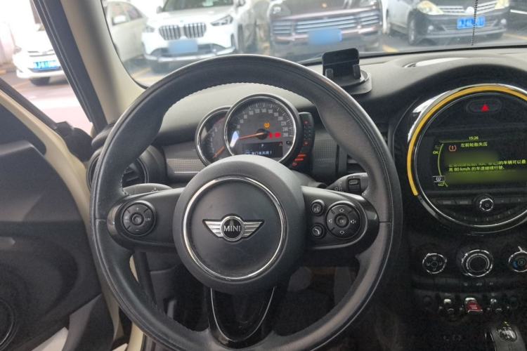 Used MINI 2016 1.5T COOPER Five-Door Edition Steering Wheel
