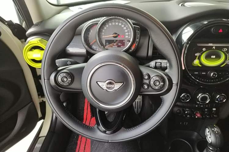 Used MINI 2016 1.5T COOPER Five-Door Edition Steering Wheel