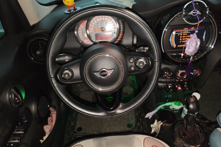 Used MINI 2016 1.5T COOPER Five-Door Edition Steering Wheel