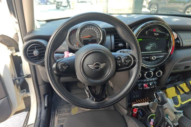 Used MINI 2016 1.5T COOPER Pioneer Edition Five-Door Model Steering Wheel