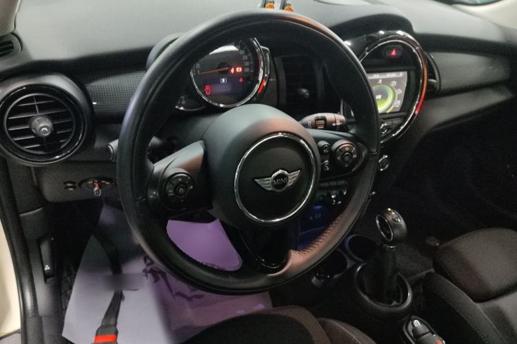 Used MINI 2016 1.5T COOPER Five-Door Edition Steering Wheel