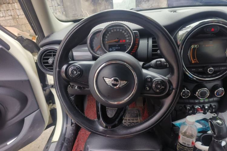 Used MINI 2016 1.5T COOPER Five-Door Edition Steering Wheel