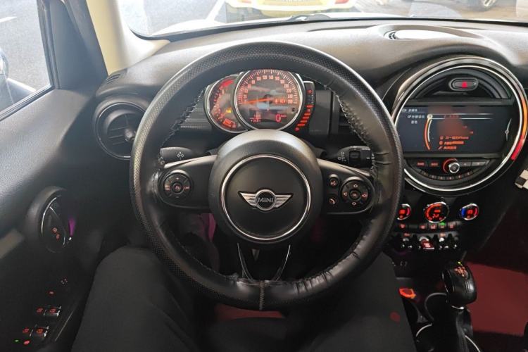 Used MINI 2016 1.5T COOPER Pioneer Edition Five-Door Model Steering Wheel