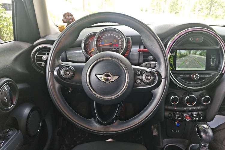 Used MINI 2016 1.5T COOPER Five-Door Edition Steering Wheel