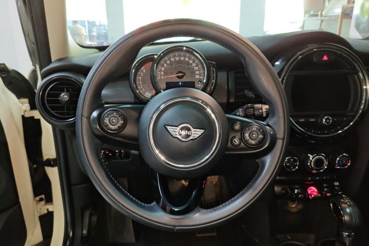 Used MINI 2016 1.5T COOPER Five-Door Edition Steering Wheel