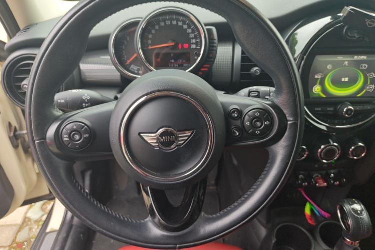 Used MINI 2016 1.5T COOPER Five-Door Edition Steering Wheel