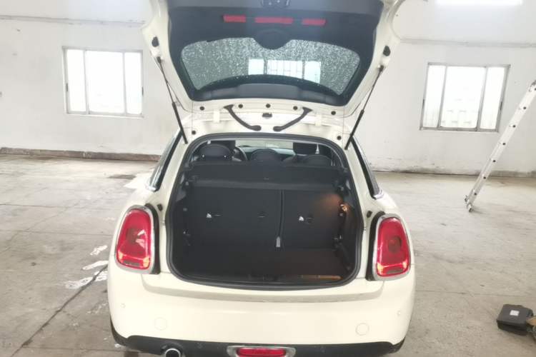 Used MINI 2016 1.2T ONE Pioneer Edition Five-Door Version Trunk