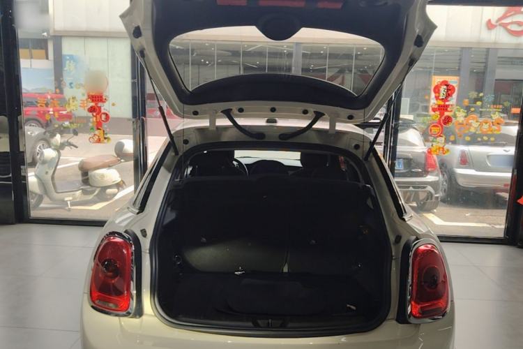 Used MINI 2016 1.2T ONE Pioneer Edition Five-Door Version Trunk