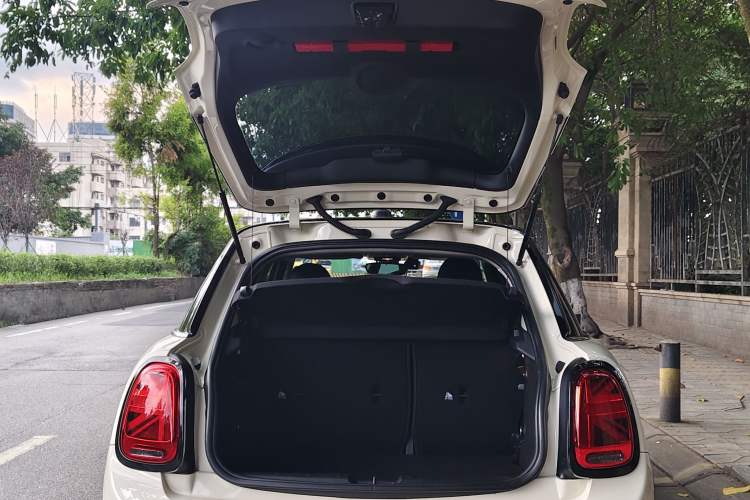 Used MINI 2016 2.0T COOPER S Pioneer Edition Five-Door Model Trunk