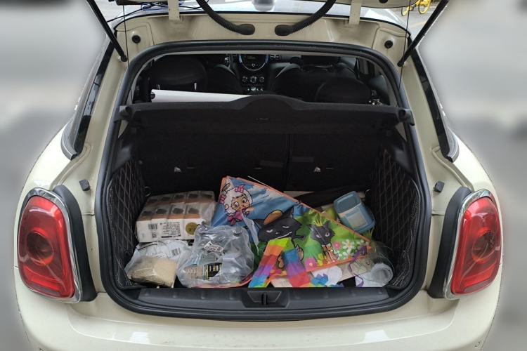 Used MINI 2016 1.5T COOPER Five-Door Edition Trunk