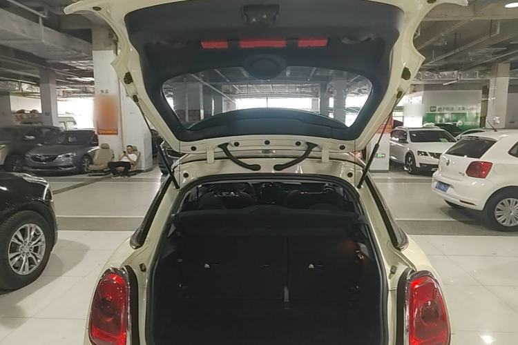 Used MINI 2016 1.5T COOPER Five-Door Edition Trunk