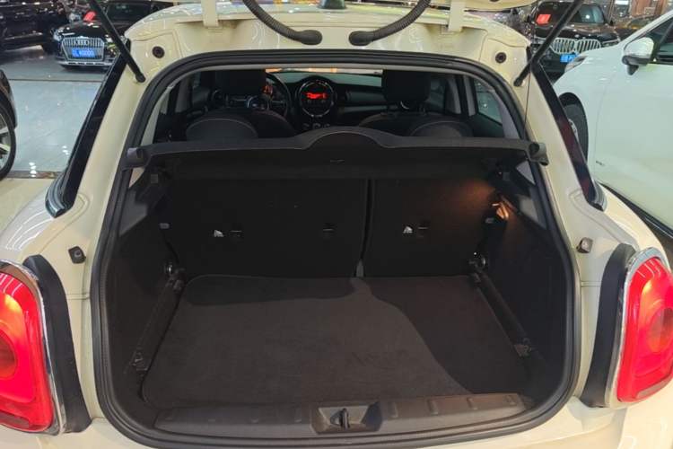 Used MINI 2016 1.2T ONE Pioneer Edition Five-Door Version Trunk