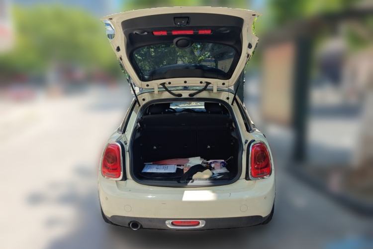Used MINI 2016 1.5T COOPER Pioneer Edition Five-Door Model Trunk
