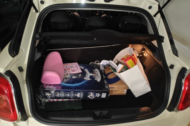 Used MINI 2016 1.5T COOPER Five-Door Edition Trunk