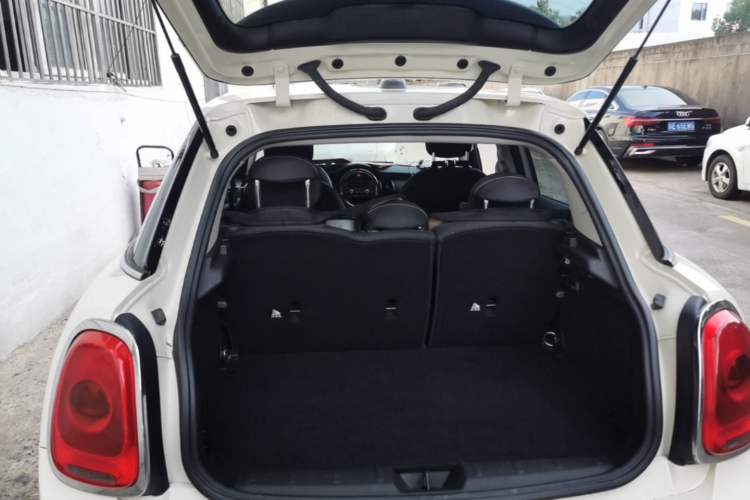 Used MINI 2016 1.2T ONE Pioneer Edition Five-Door Version Trunk