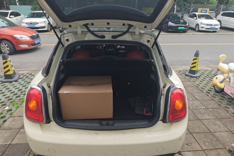 Used MINI 2016 1.5T COOPER Five-Door Edition Trunk