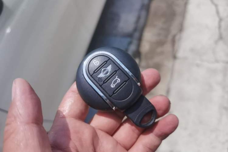 Used MINI 2016 1.5T COOPER Five-Door Edition Vehicle Key