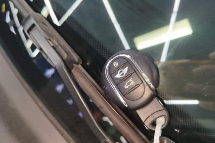 Used MINI 2016 1.5T COOPER Five-Door Edition Vehicle Key