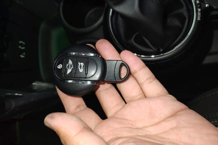 Used MINI 2016 1.5T COOPER Five-Door Edition Vehicle Key