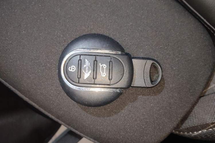 Used MINI 2016 1.5T COOPER Five-Door Edition Vehicle Key