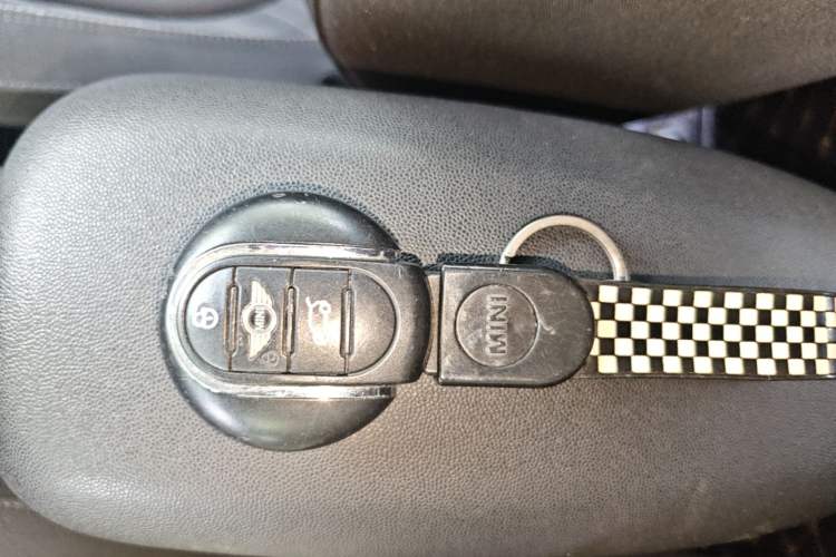 Used MINI 2016 1.5T COOPER Five-Door Edition Vehicle Key