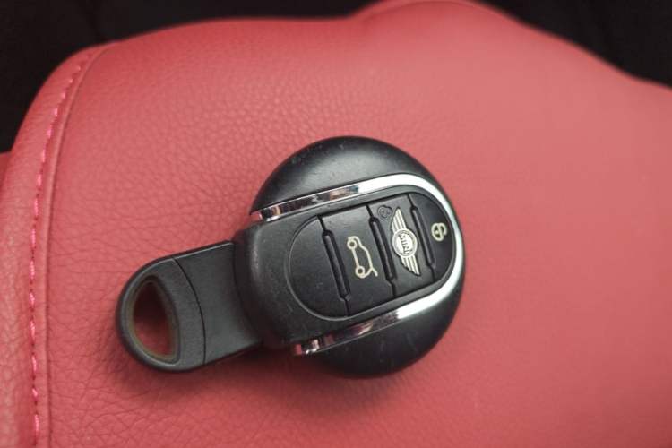 Used MINI 2016 1.5T COOPER Five-Door Edition Vehicle Key