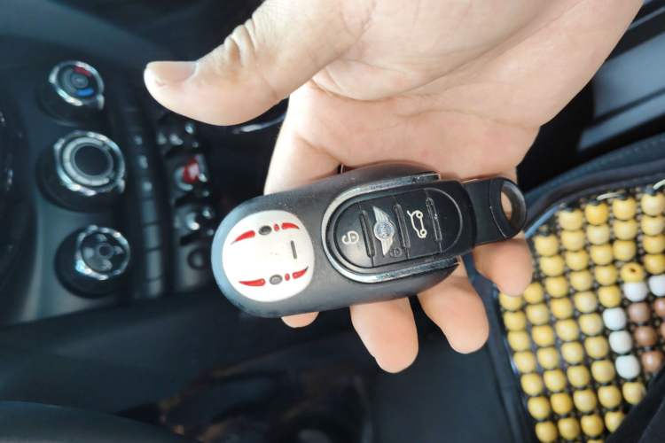 Used MINI 2016 1.5T COOPER Five-Door Edition Vehicle Key