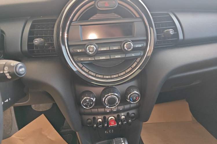 Used MINI 2016 1.2T ONE Pioneer Edition Audio And AC Panel
