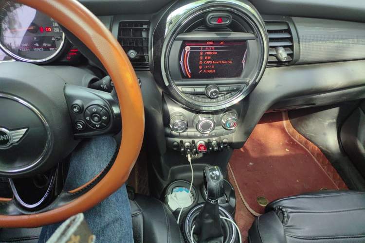 Used MINI 2016 1.5T COOPER Five-Door Edition Audio And AC Panel