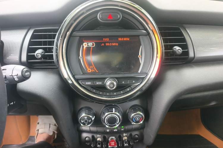 Used MINI 2016 1.5T COOPER Five-Door Edition Audio And AC Panel